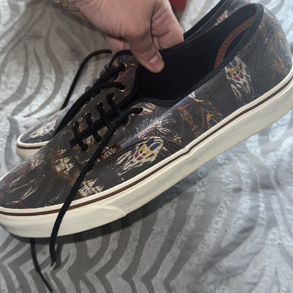 VANS - Picture 2 of 5